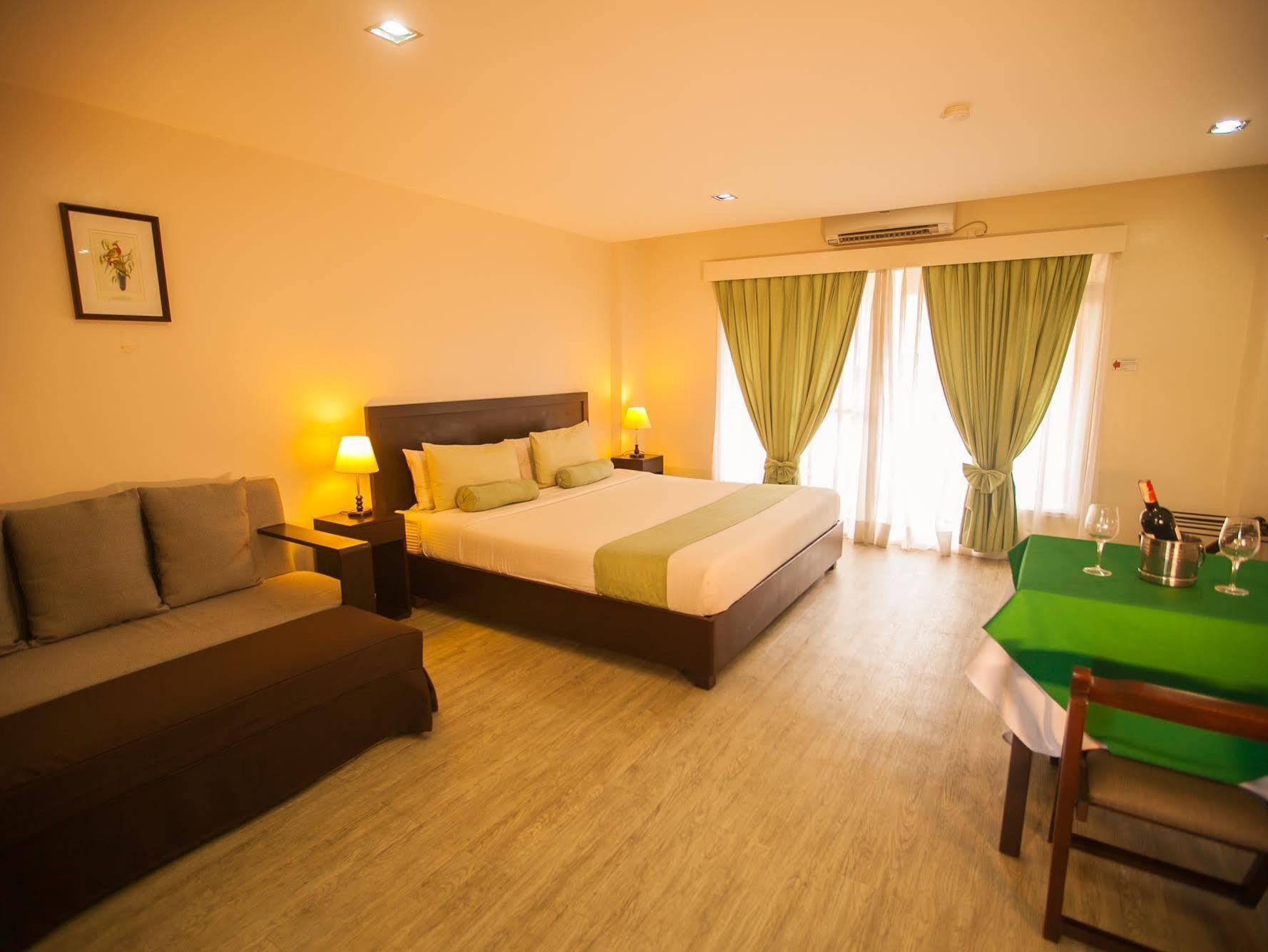 Subic Coco Hotel Олонгапо Екстериор снимка