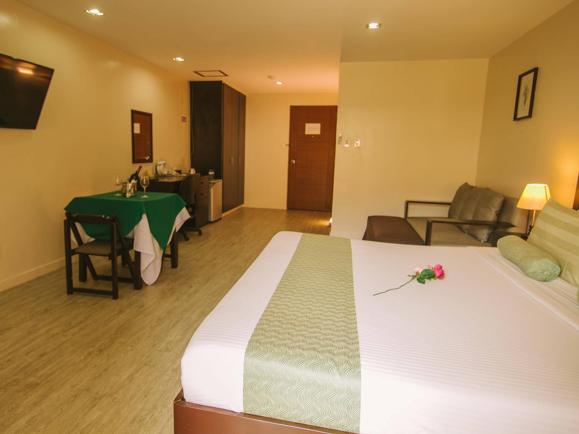 Subic Coco Hotel Олонгапо Екстериор снимка