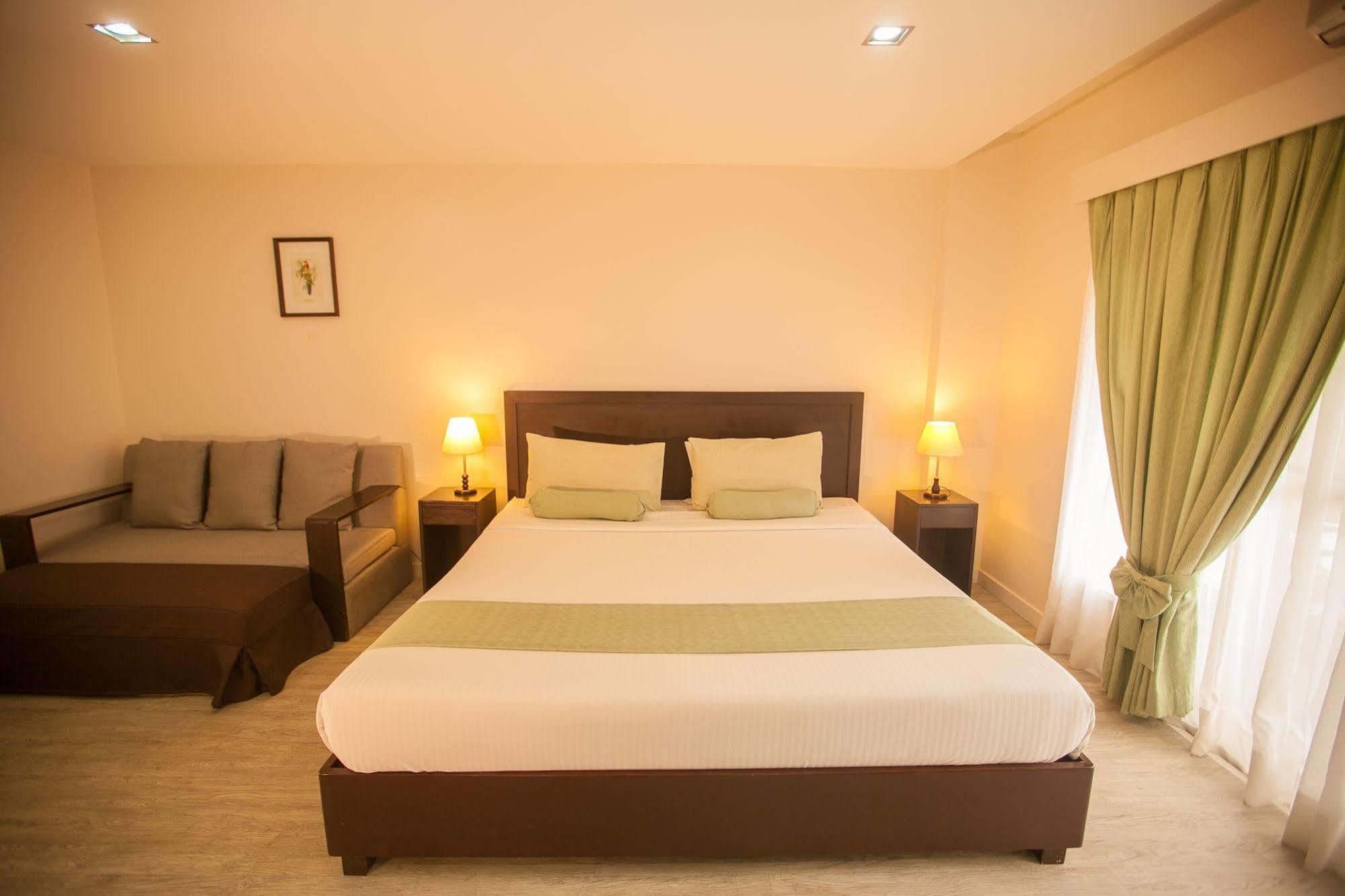 Subic Coco Hotel Олонгапо Екстериор снимка