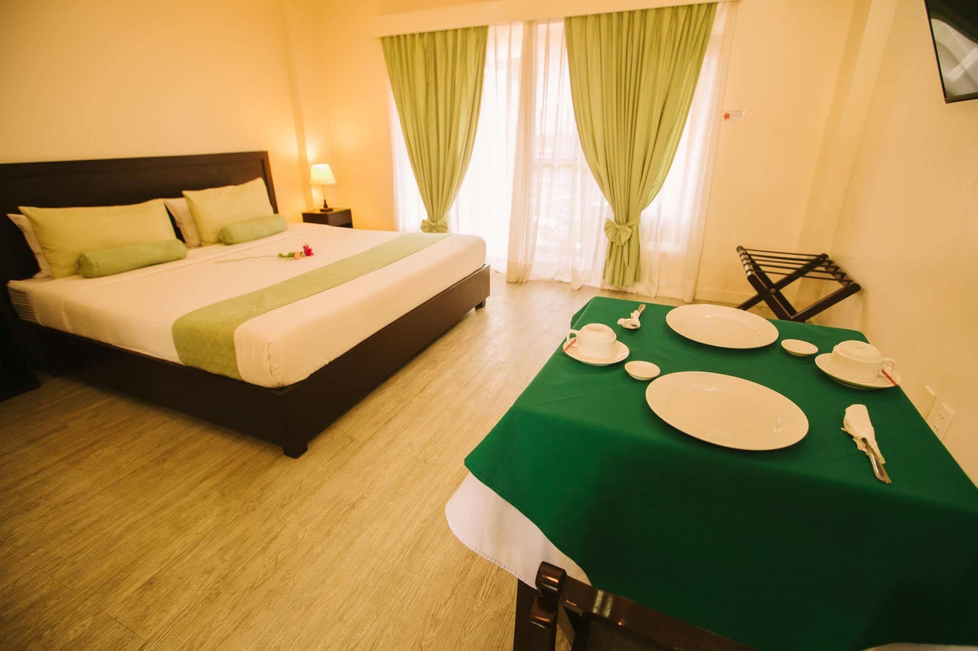 Subic Coco Hotel Олонгапо Екстериор снимка