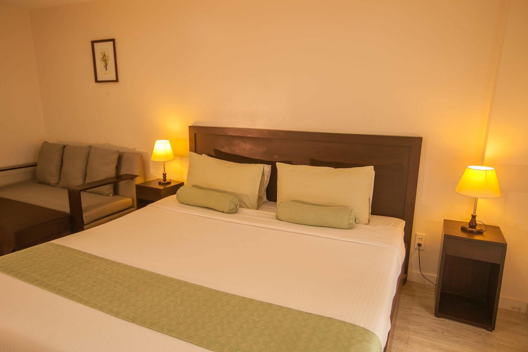 Subic Coco Hotel Олонгапо Екстериор снимка