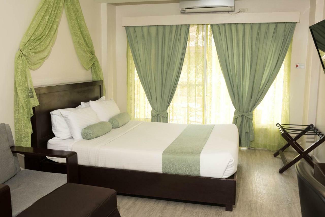 Subic Coco Hotel Олонгапо Екстериор снимка